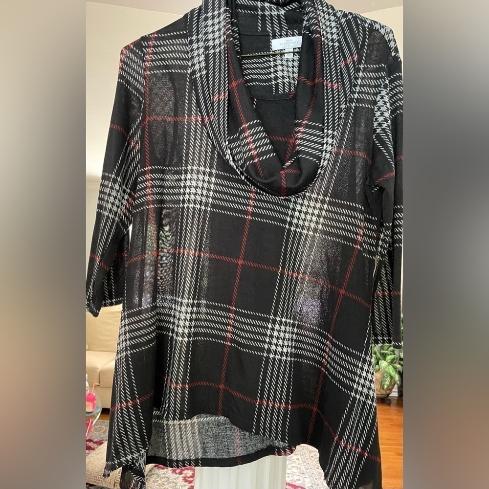 New Directions women’s black gray and red plaid stretch 3/4 sleeve Tonic Medium